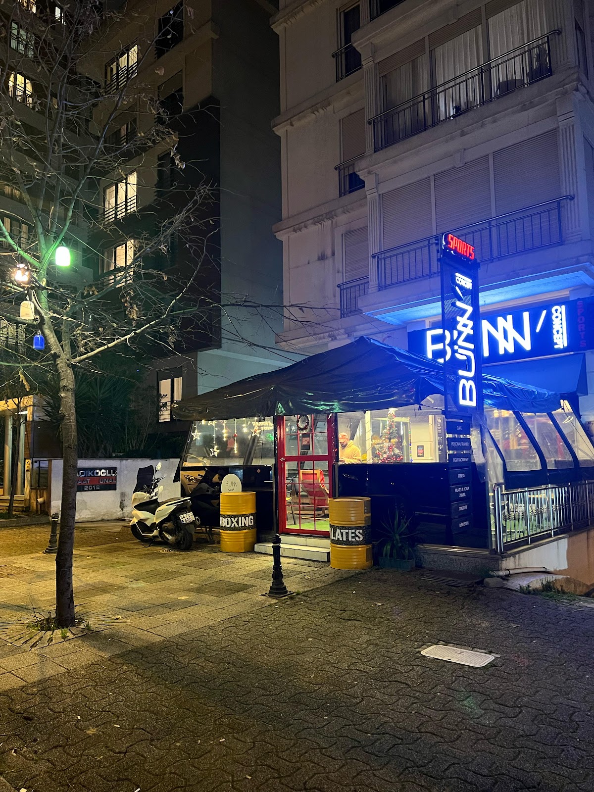 Bunn Concept Sports tabelası — gece